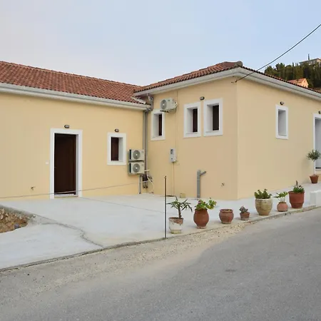 Rogalis Family Apartman Vathí