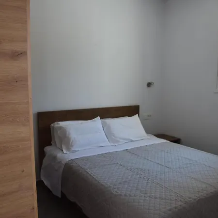 Rogalis Family Apartman Vathí