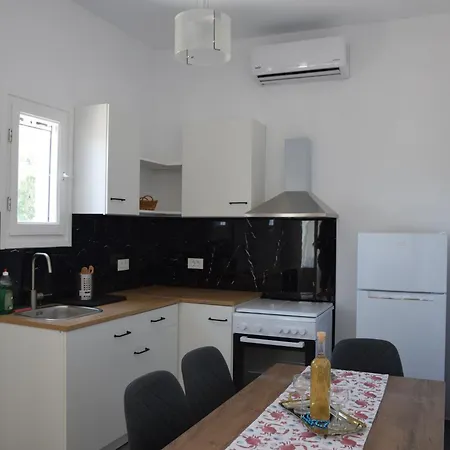 Rogalis Family Vathí